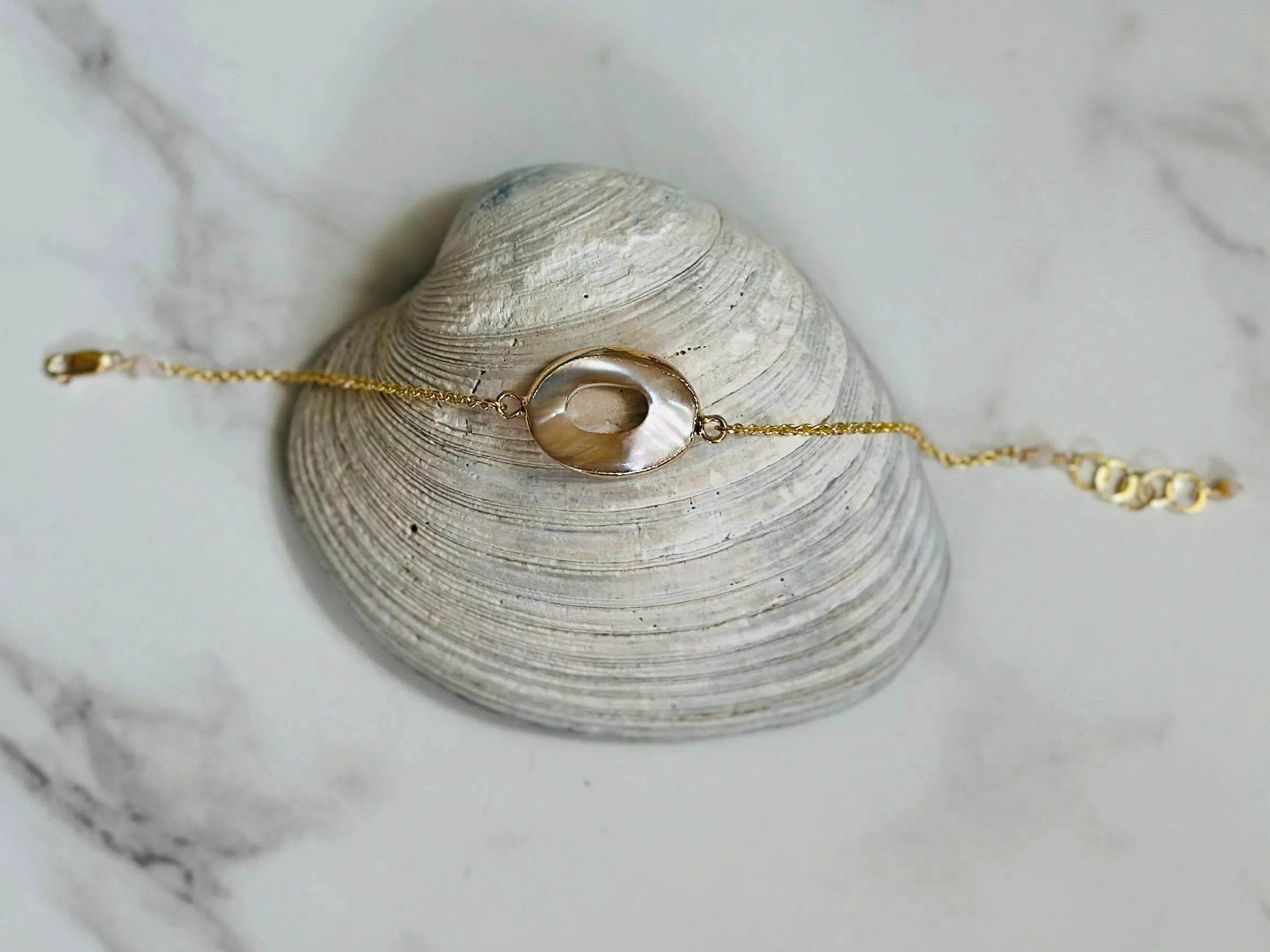 bracelet. mother of pearl gold