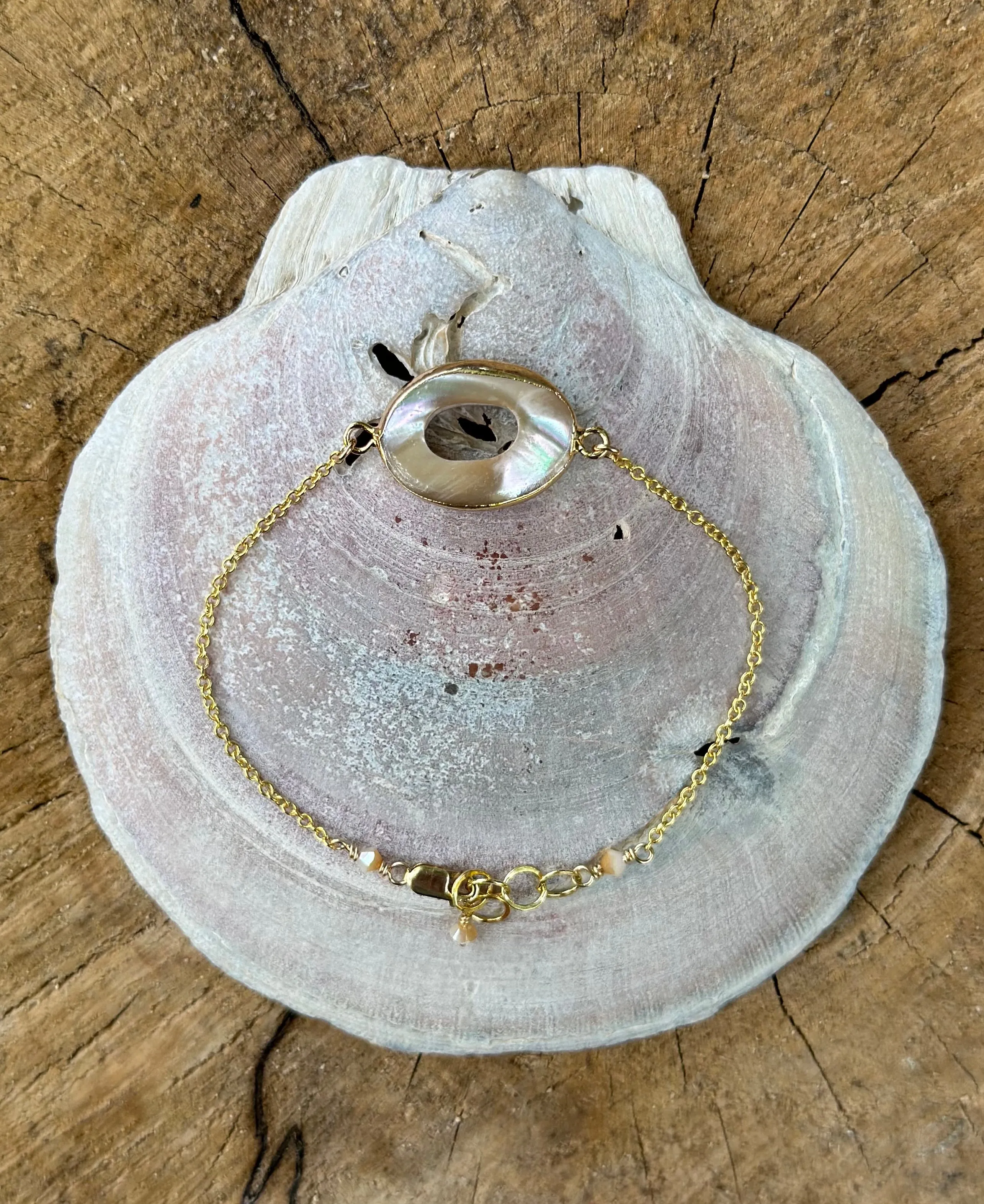 bracelet. mother of pearl gold
