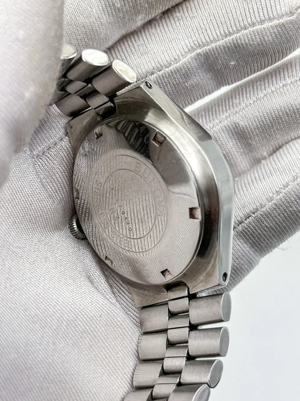 BULOVA AUTOMATIC DAY-DATE RED/BLACK GRADIENT REF. 7082-1