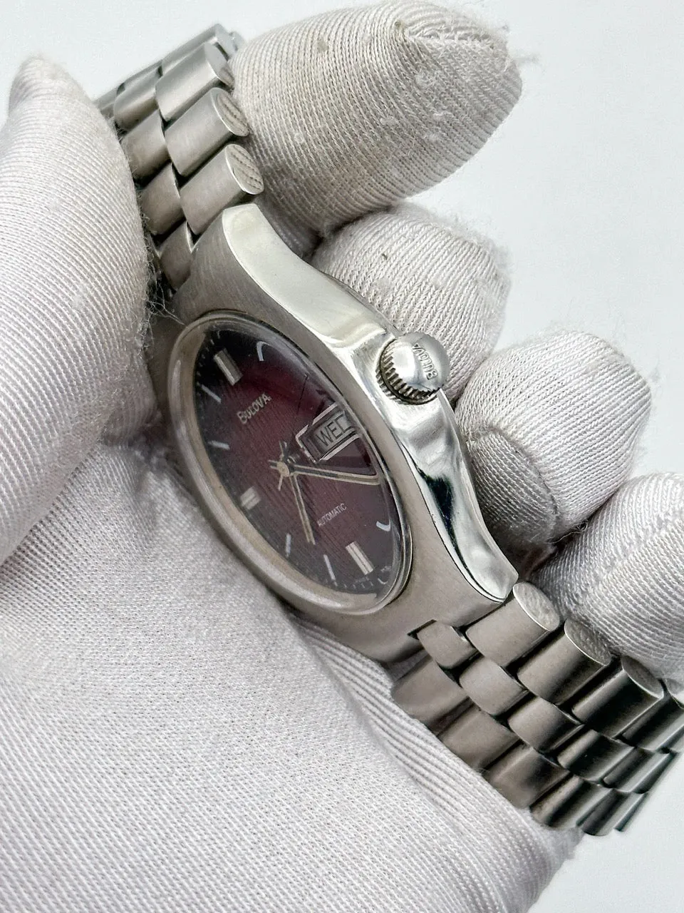 BULOVA AUTOMATIC DAY-DATE RED/BLACK GRADIENT REF. 7082-1