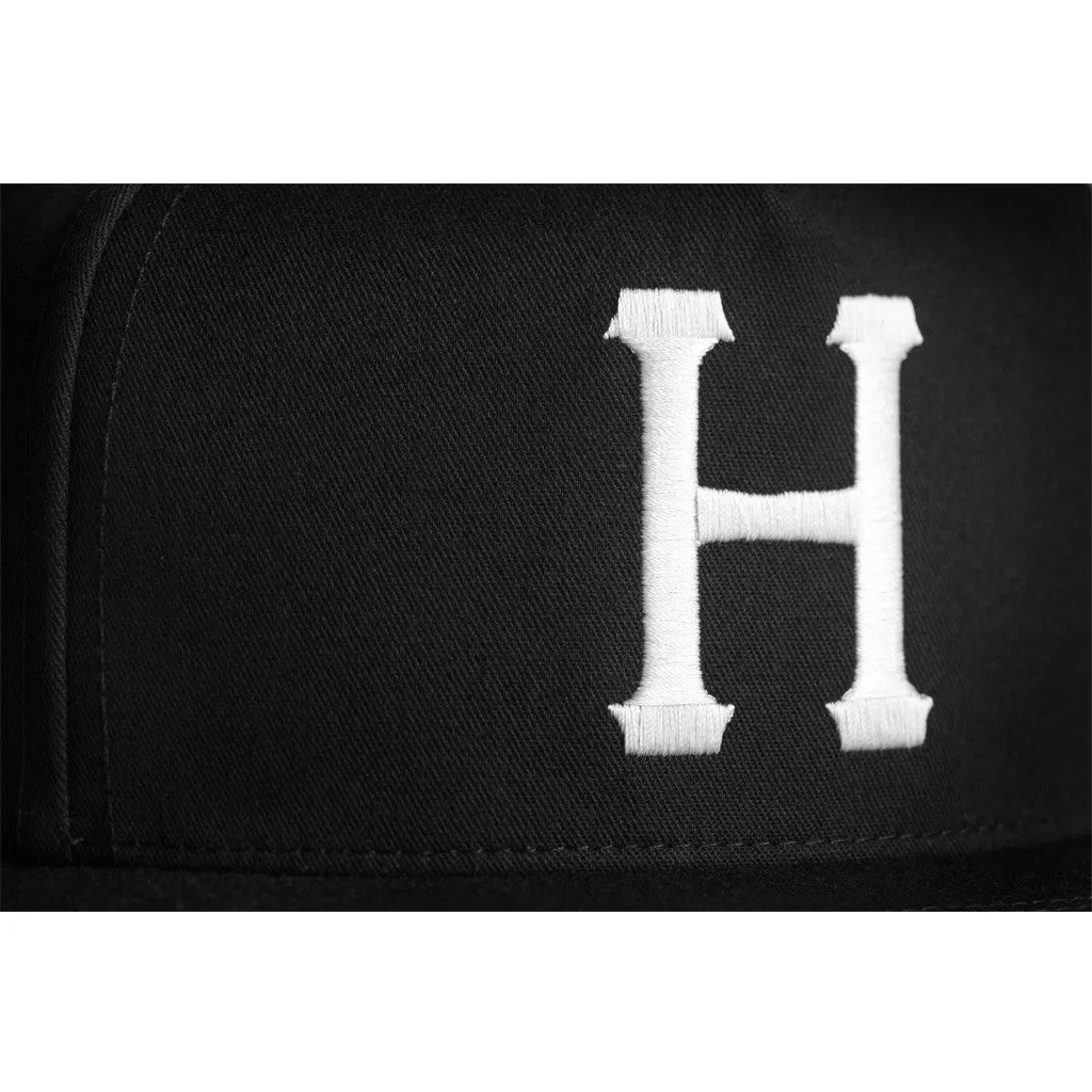 CLASSIC H SNAPBACK BTS // BLACK