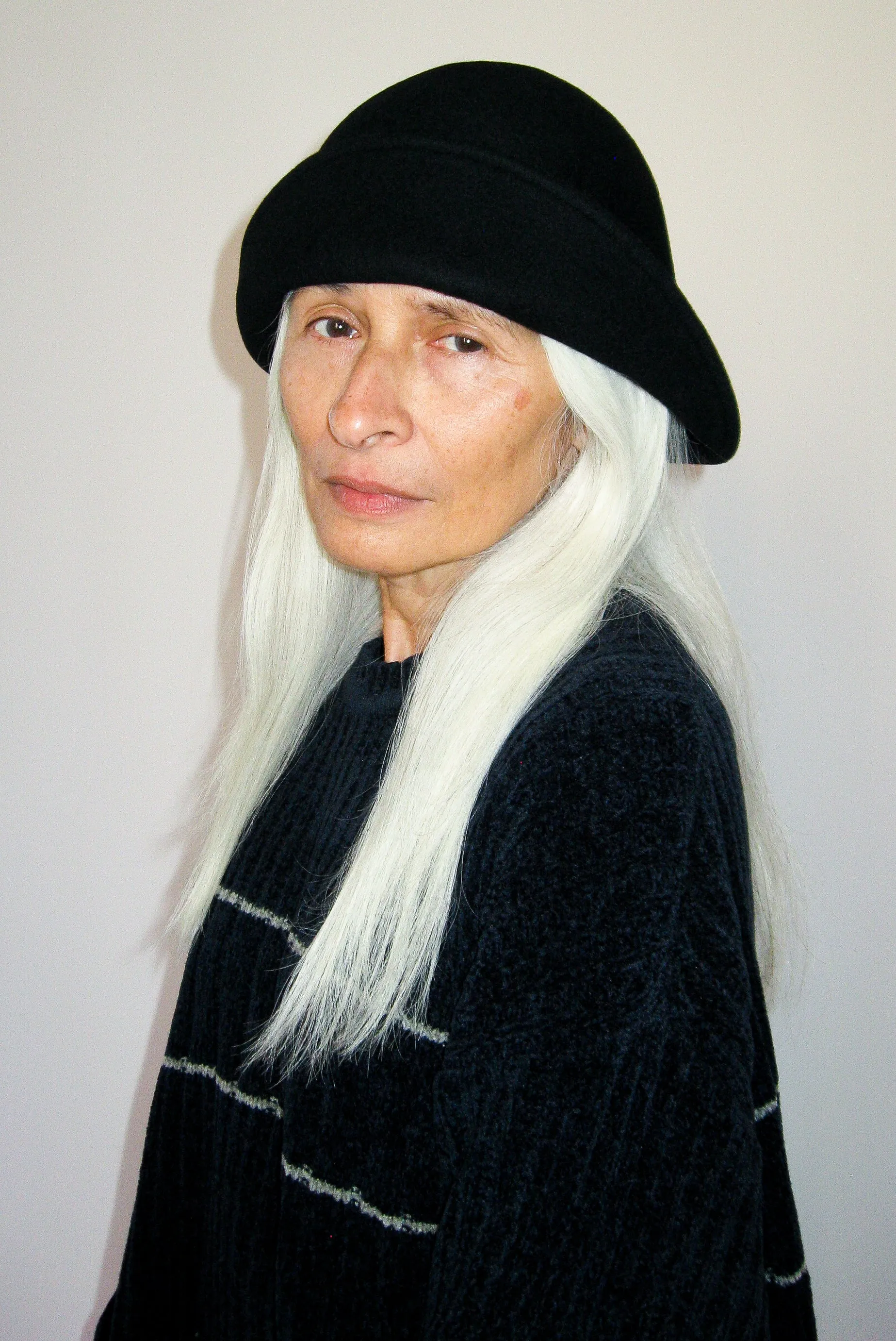 Crown Hat in Black Wool