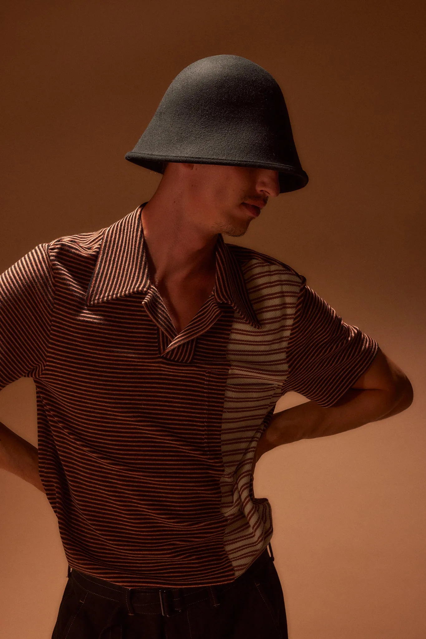 Crown Hat in Black Wool