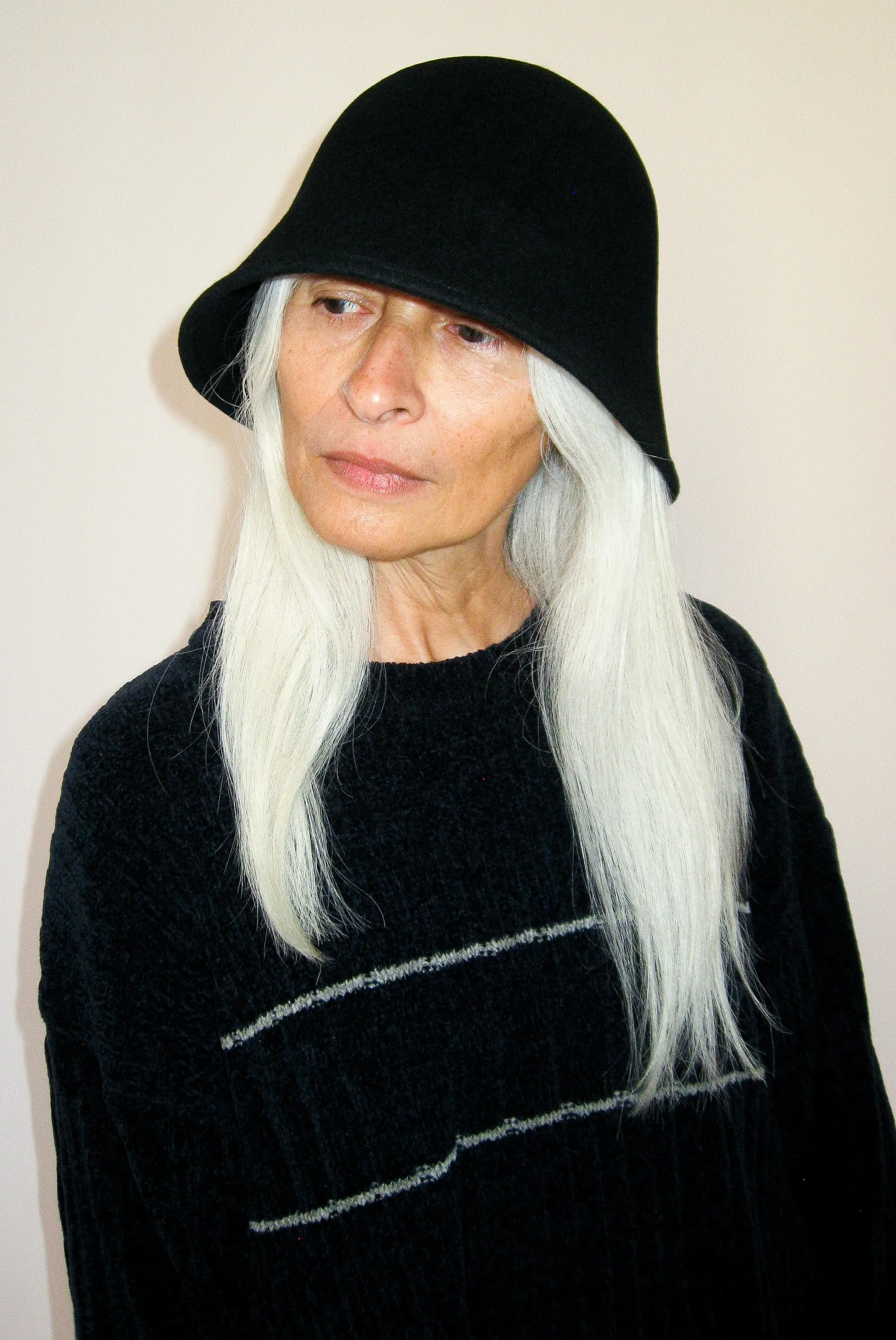 Crown Hat in Black Wool
