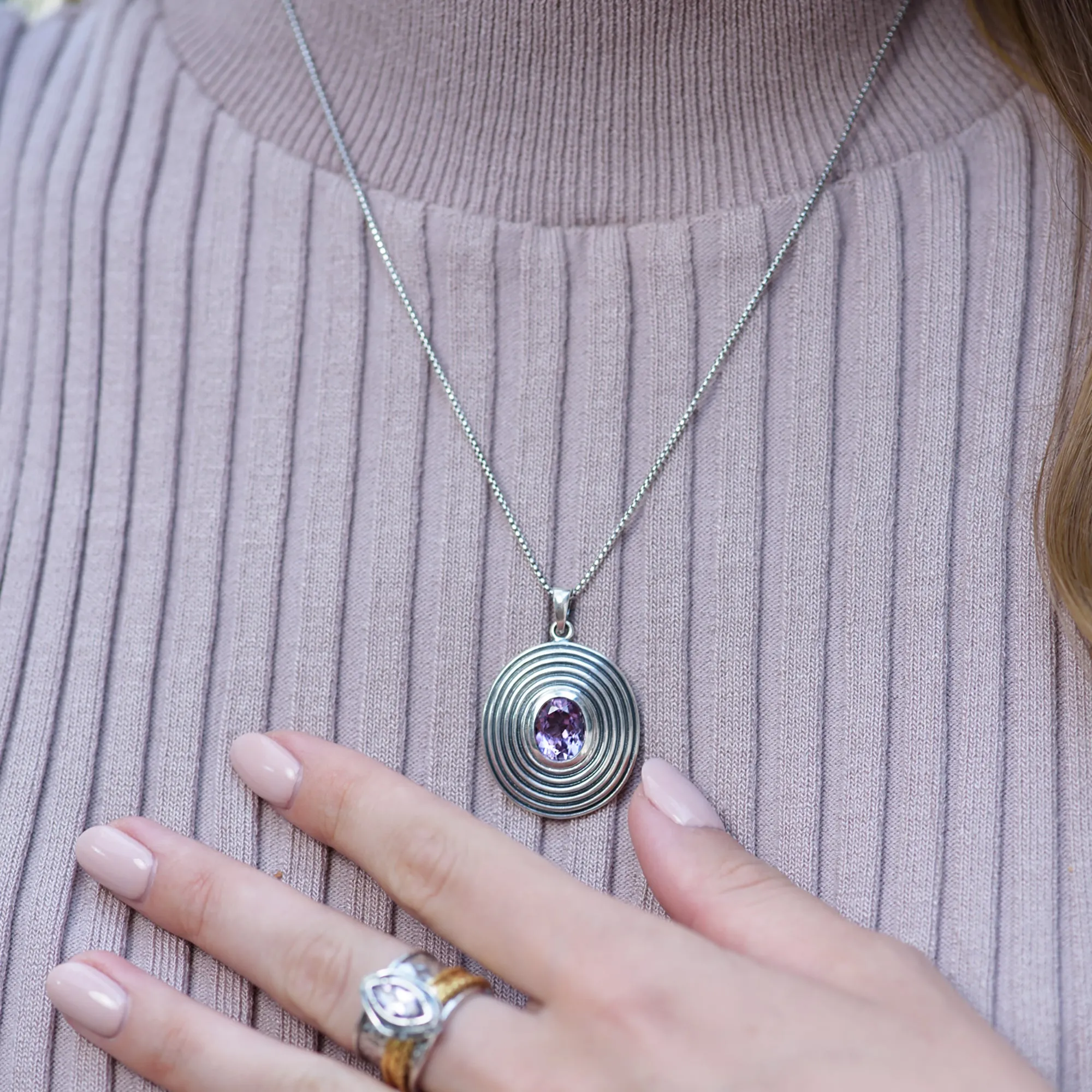 Oval Gemstone Textured Necklace
