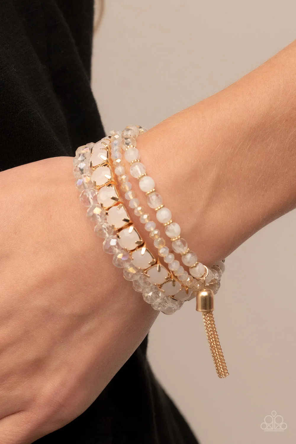 Paparazzi Day Trip Trinket Gold Stretch Bracelet - P9WH-GDXX-114XX