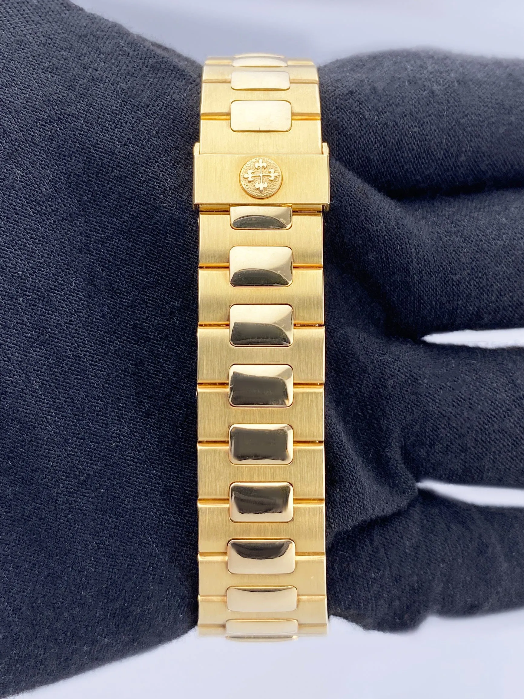 Patek Philippe Nautilus 3900/3 Gilt Dial 18K Yellow Gold Mens Watch With Archives