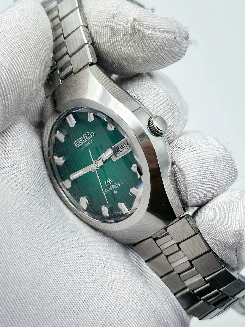 SEIKO LORD MATIC LM AUTOMATIC DAY-DATE FACETED CRYSTAL GREEN DIAL REF. 5606-7360