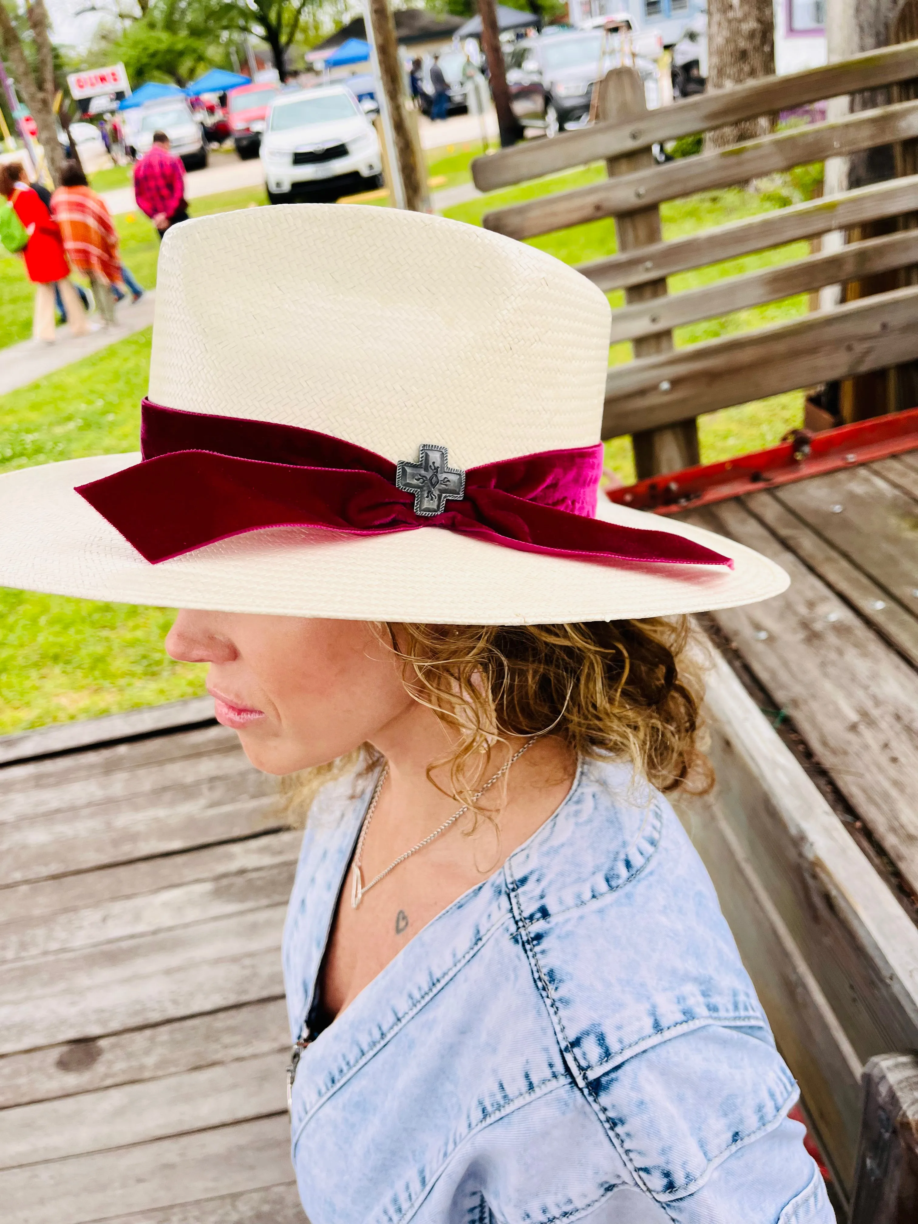 The truth Charlie 1 horse straw hat