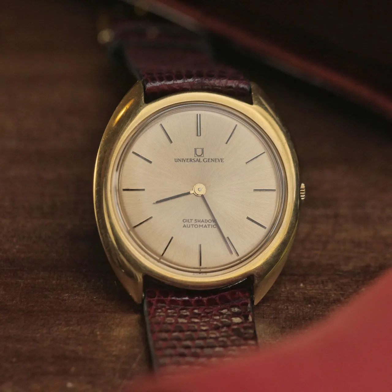 UNIVERSAL GENÈVE WHITE SHADOW ULTRA THIN AUTOMATIC REF. 566101