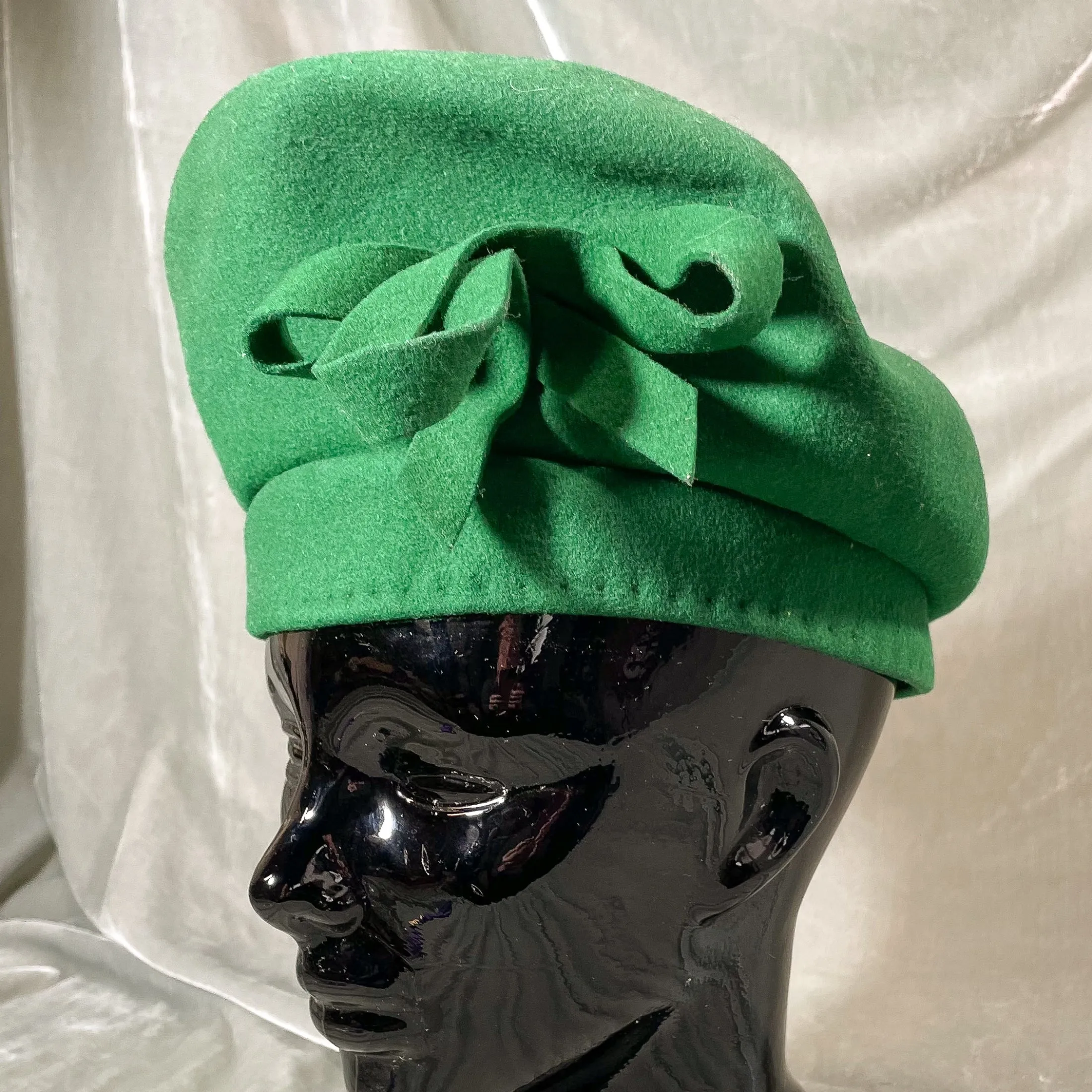 Vintage 40s Green Wool/Felt Hat w/Bow, Has Some Spots S
