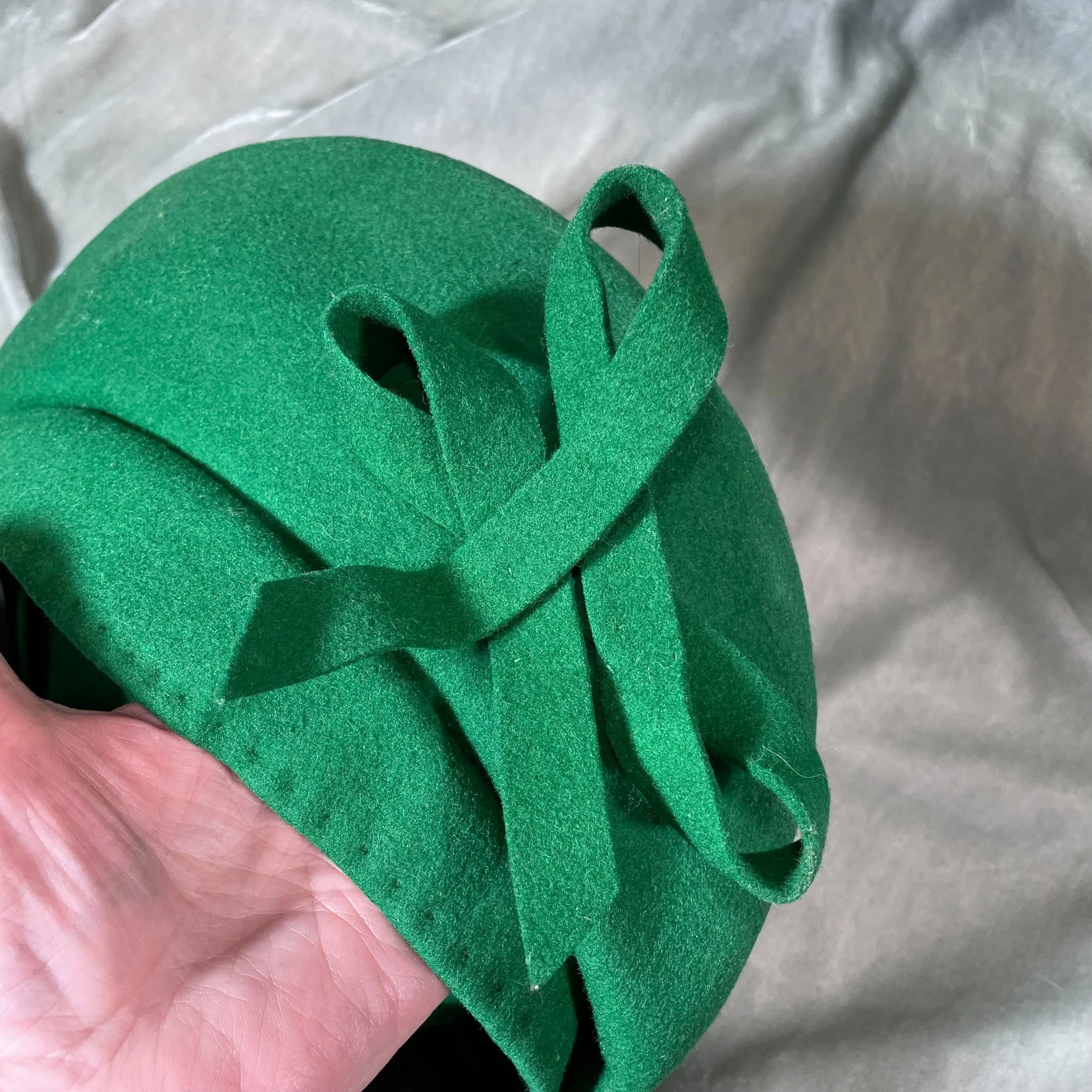 Vintage 40s Green Wool/Felt Hat w/Bow, Has Some Spots S