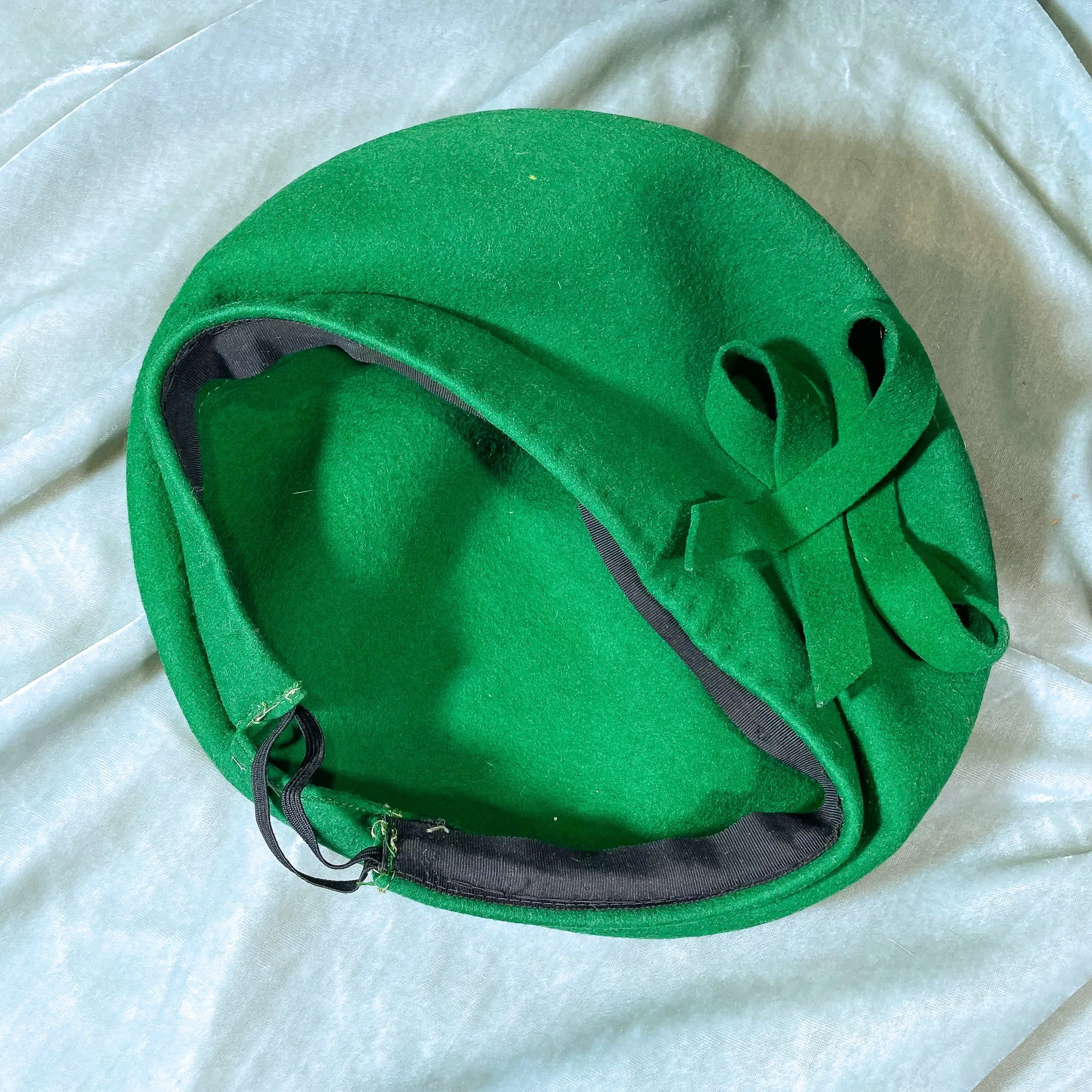Vintage 40s Green Wool/Felt Hat w/Bow, Has Some Spots S